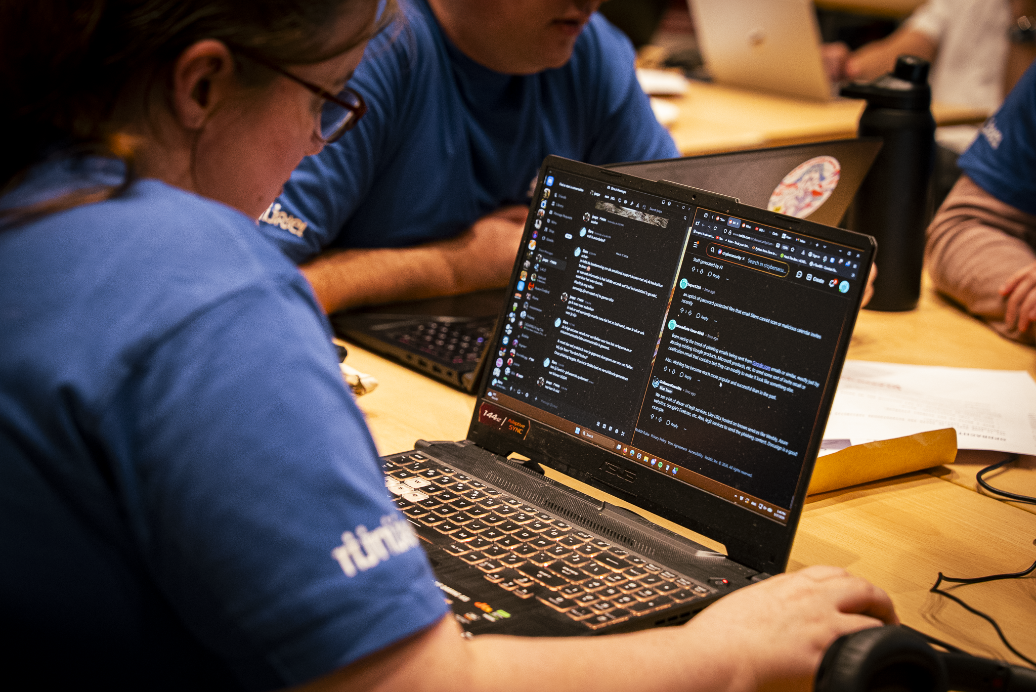 Student achter laptop