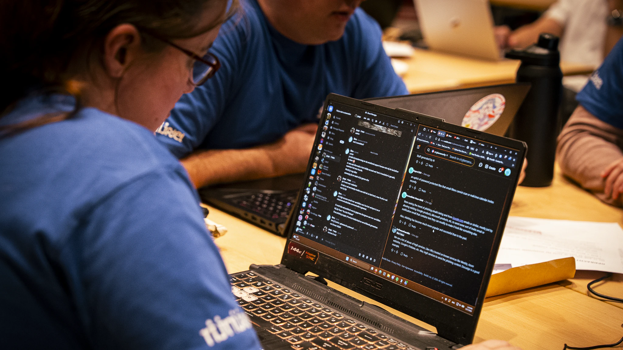 Student achter laptop