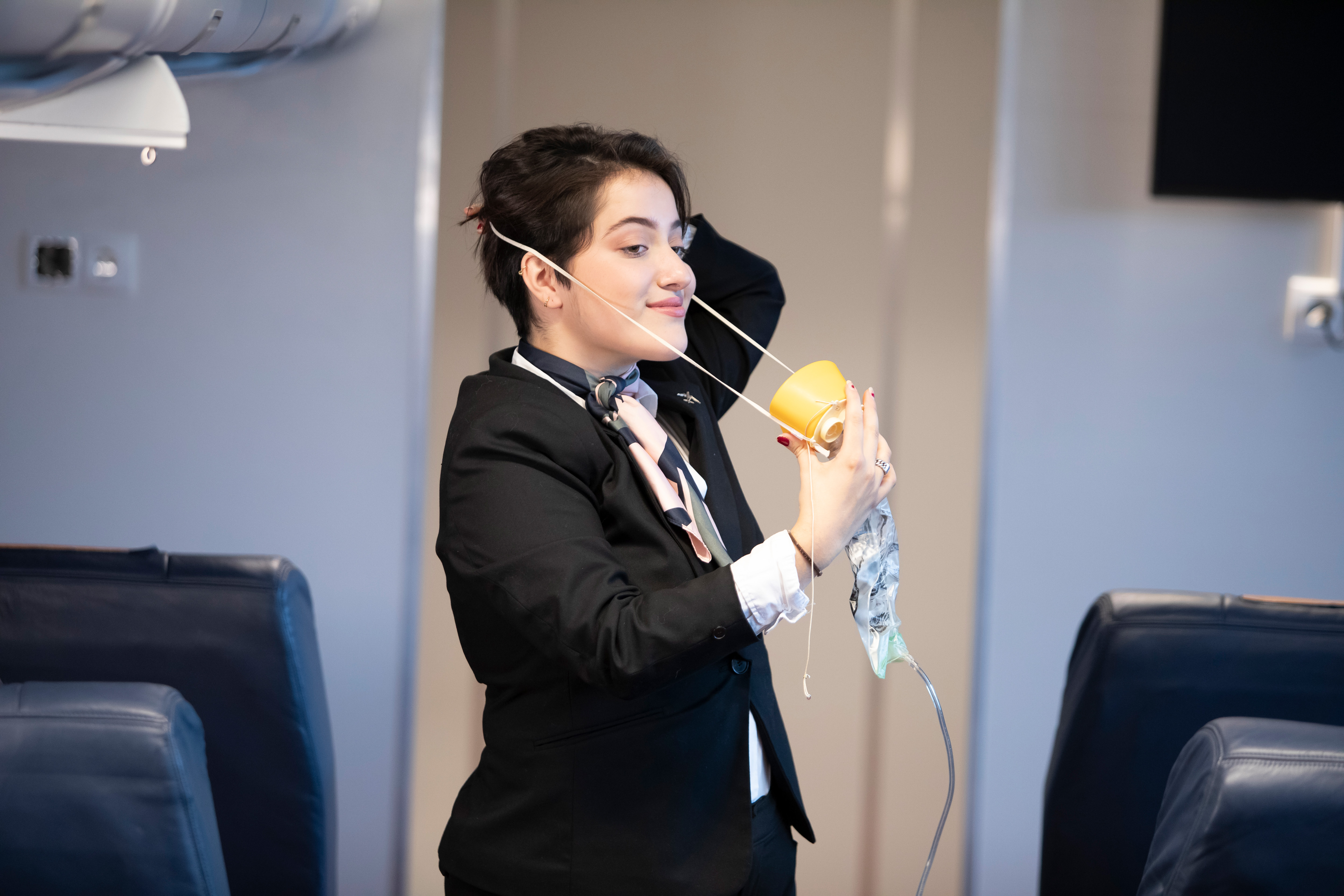 Student doet een zuurstofmasker voor