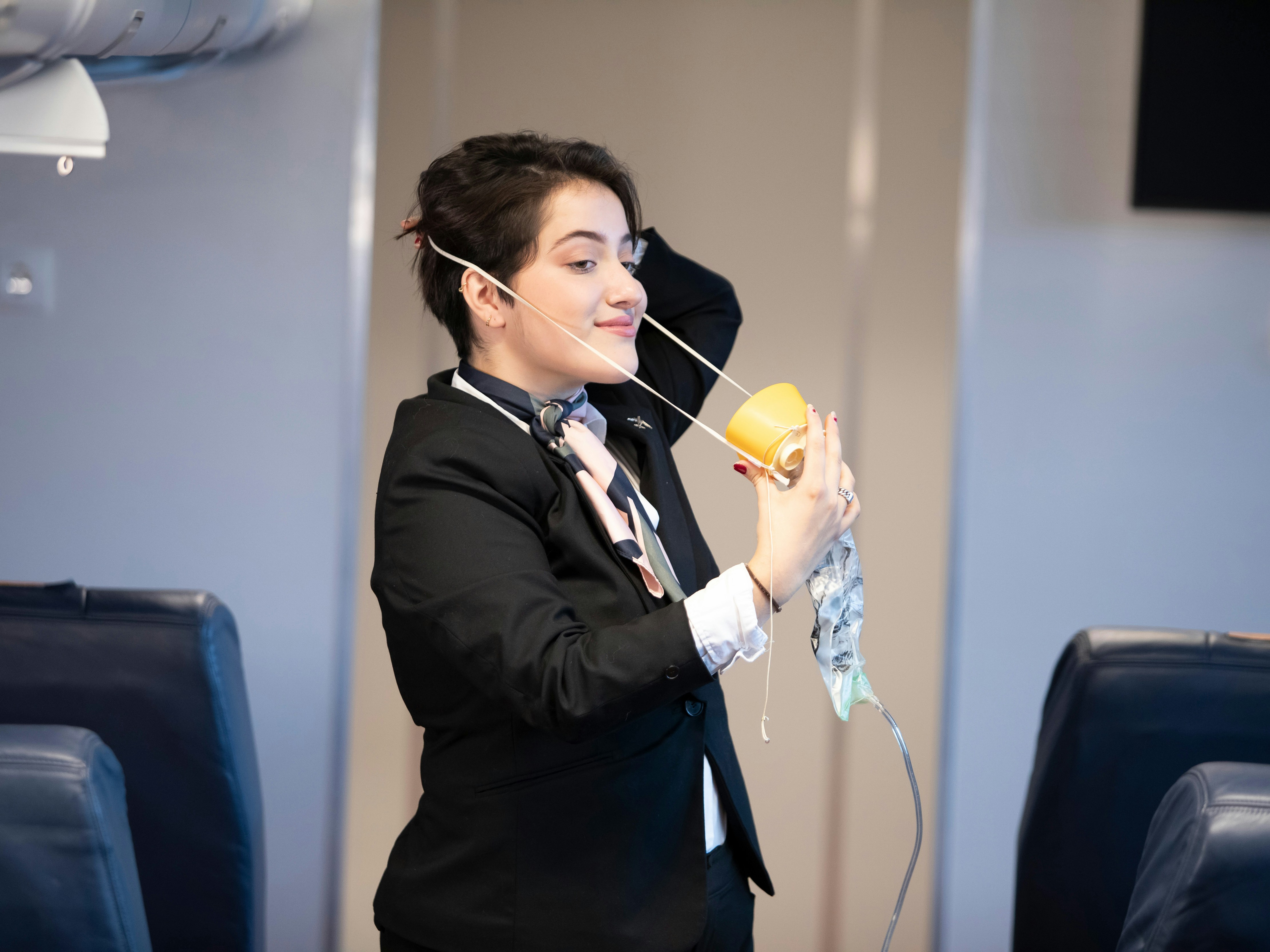 Student doet een zuurstofmasker voor