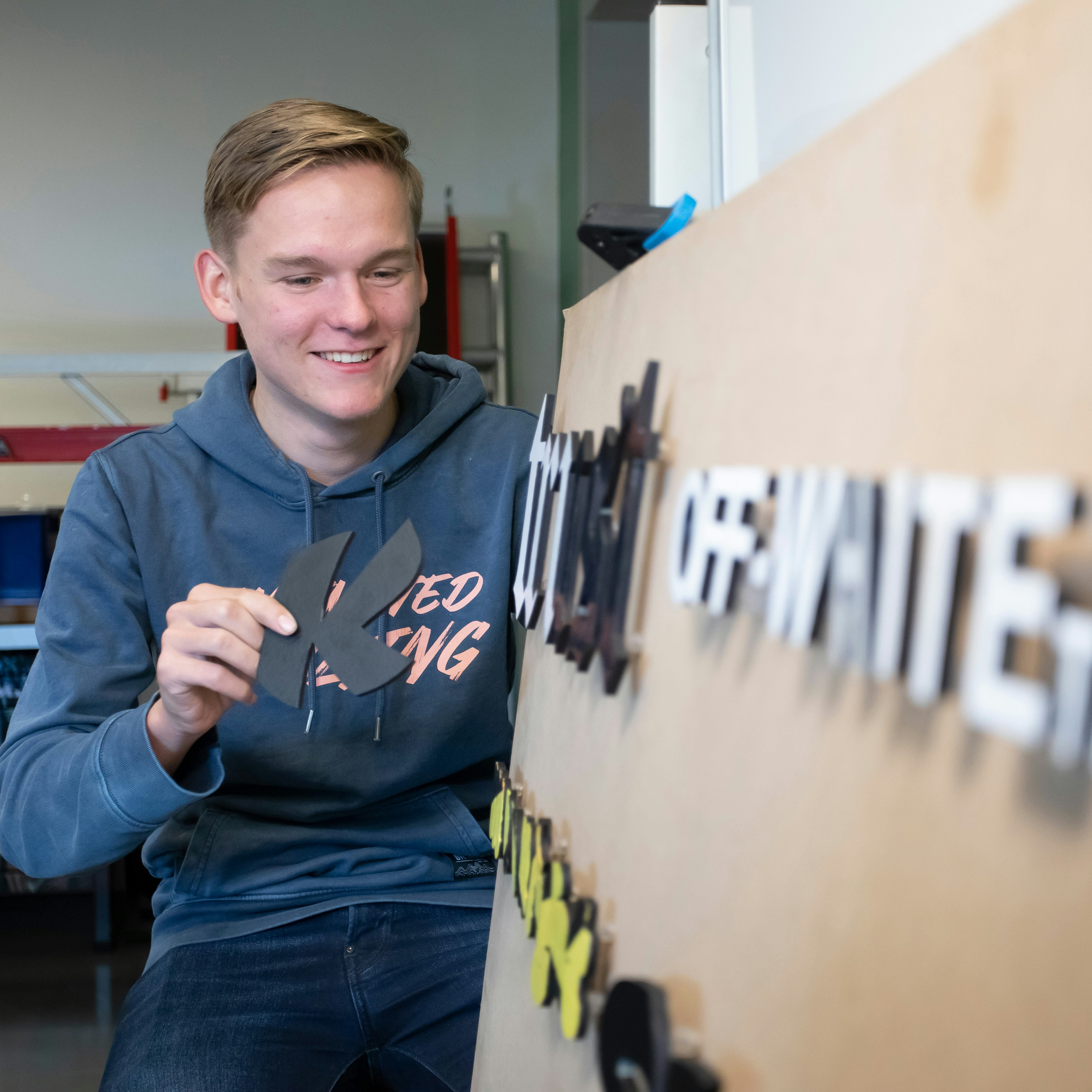 Student maakt een logo