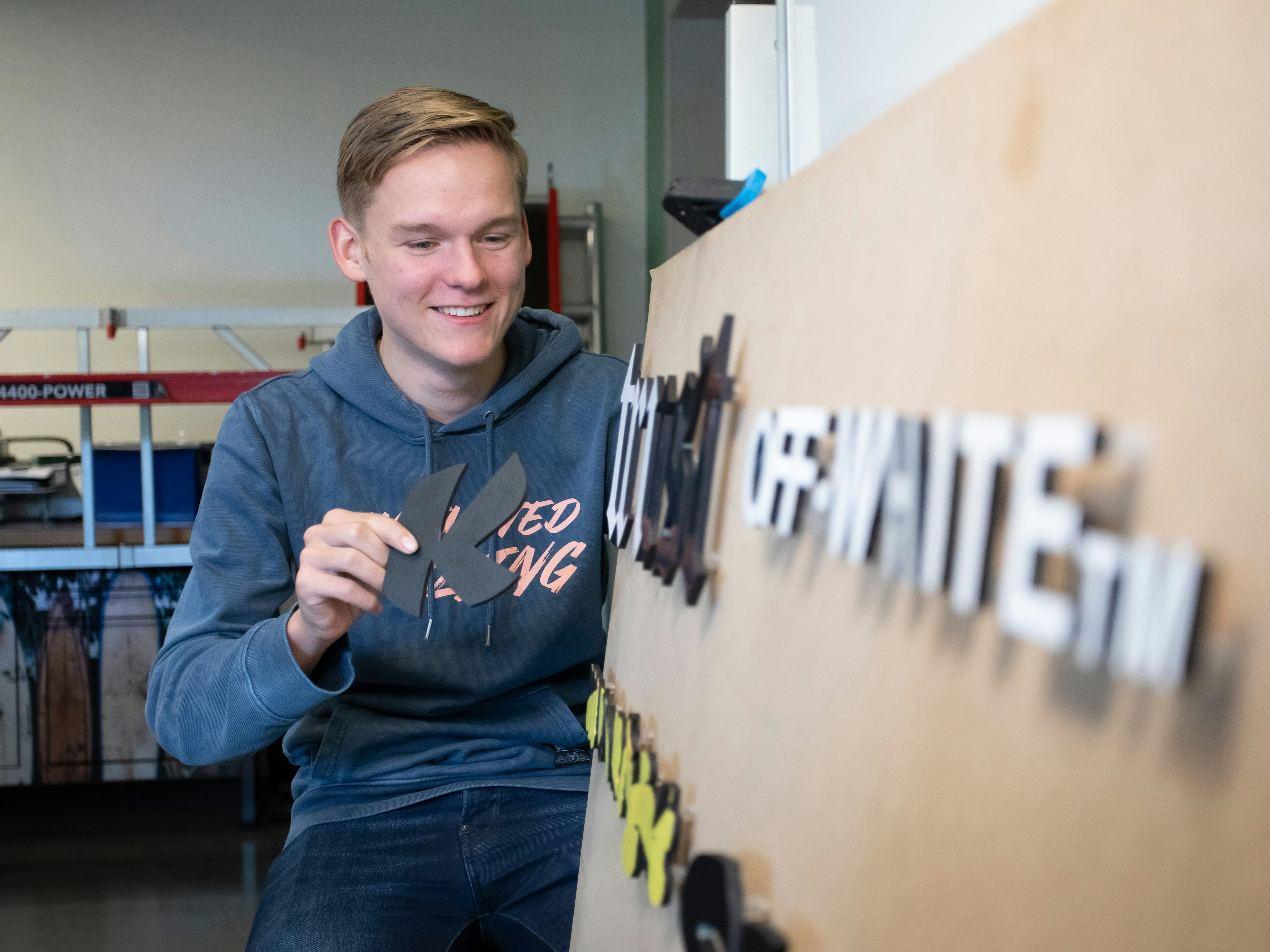 Student maakt een logo