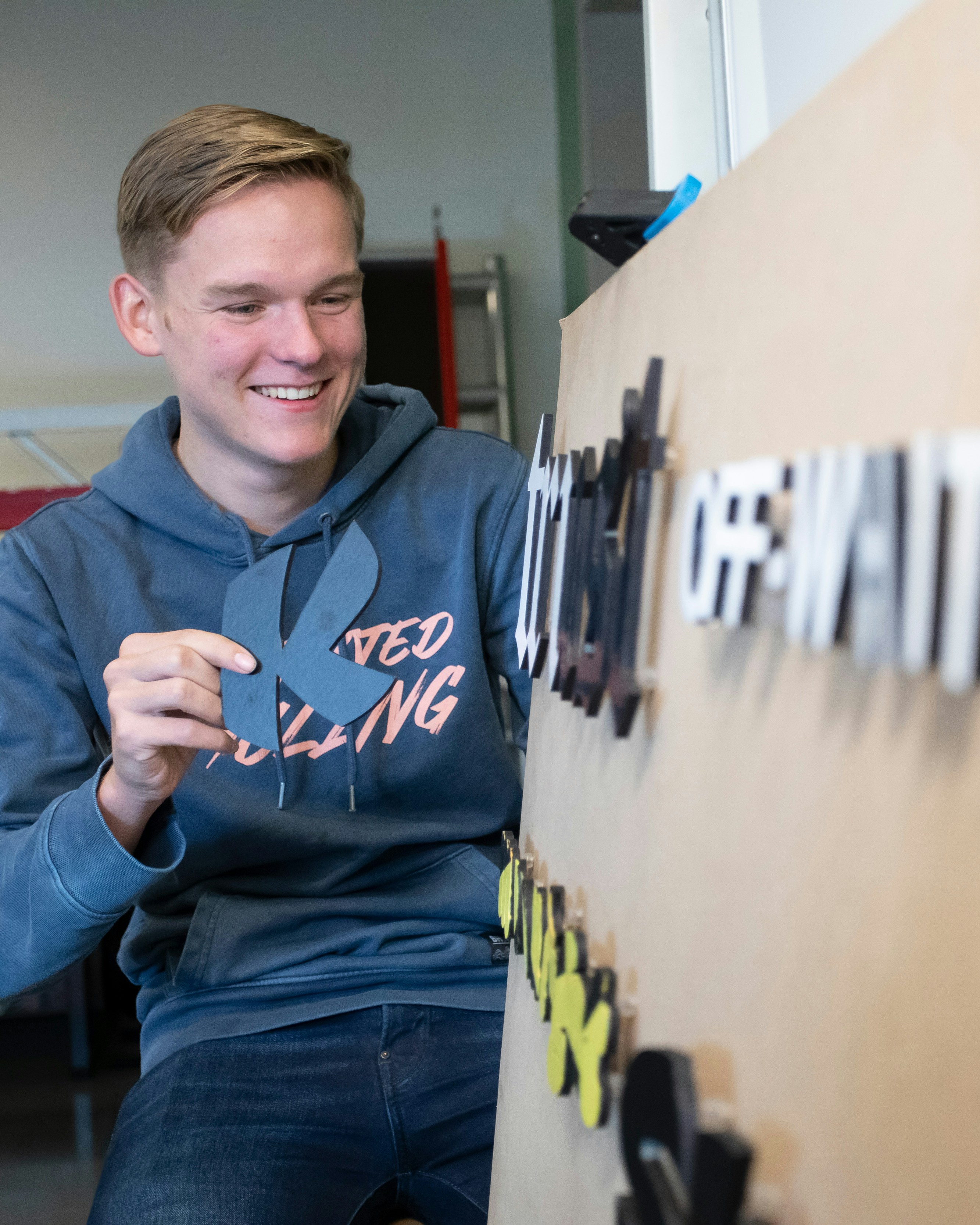 Student maakt een logo