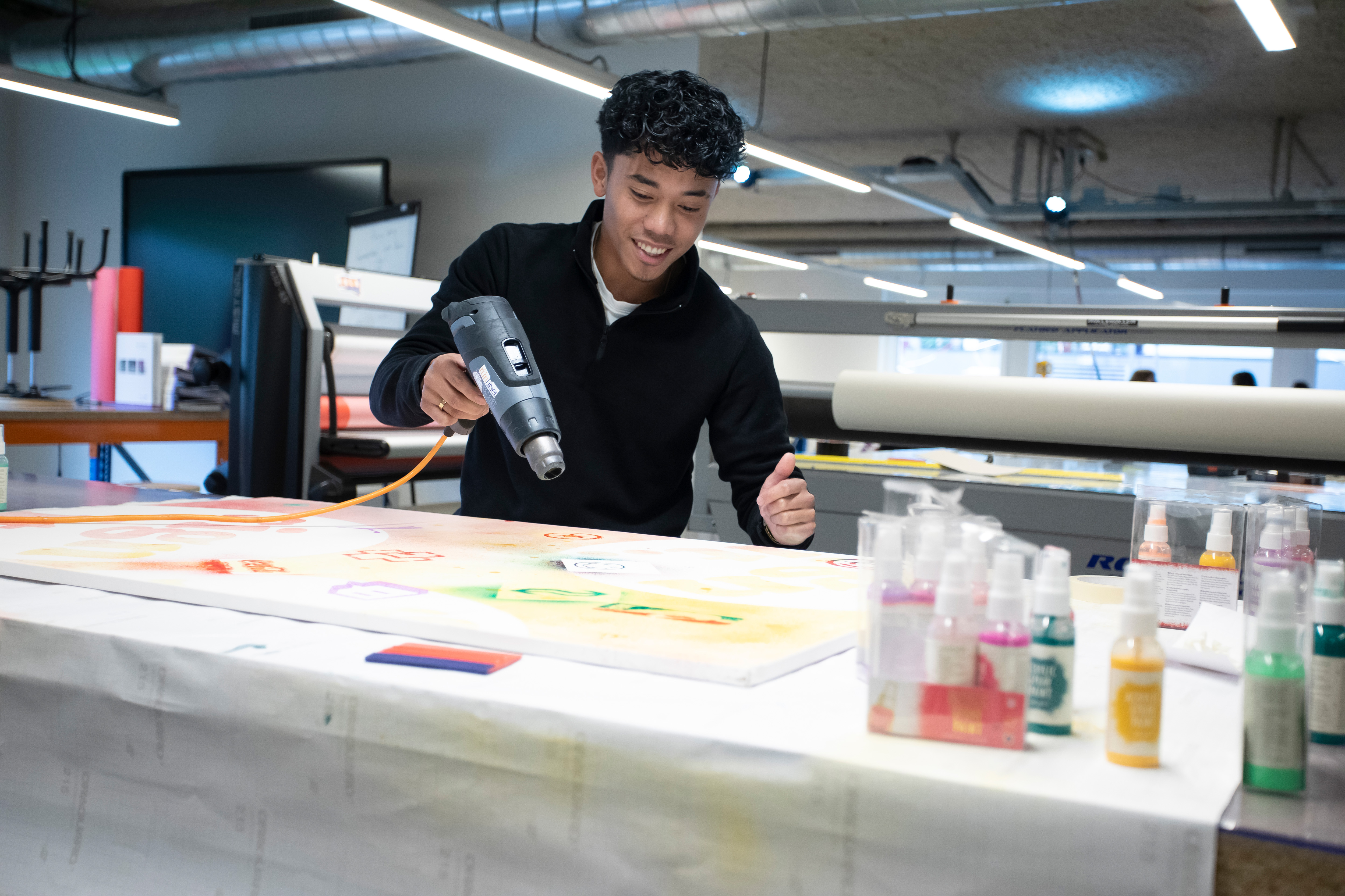 Student maakt een logo