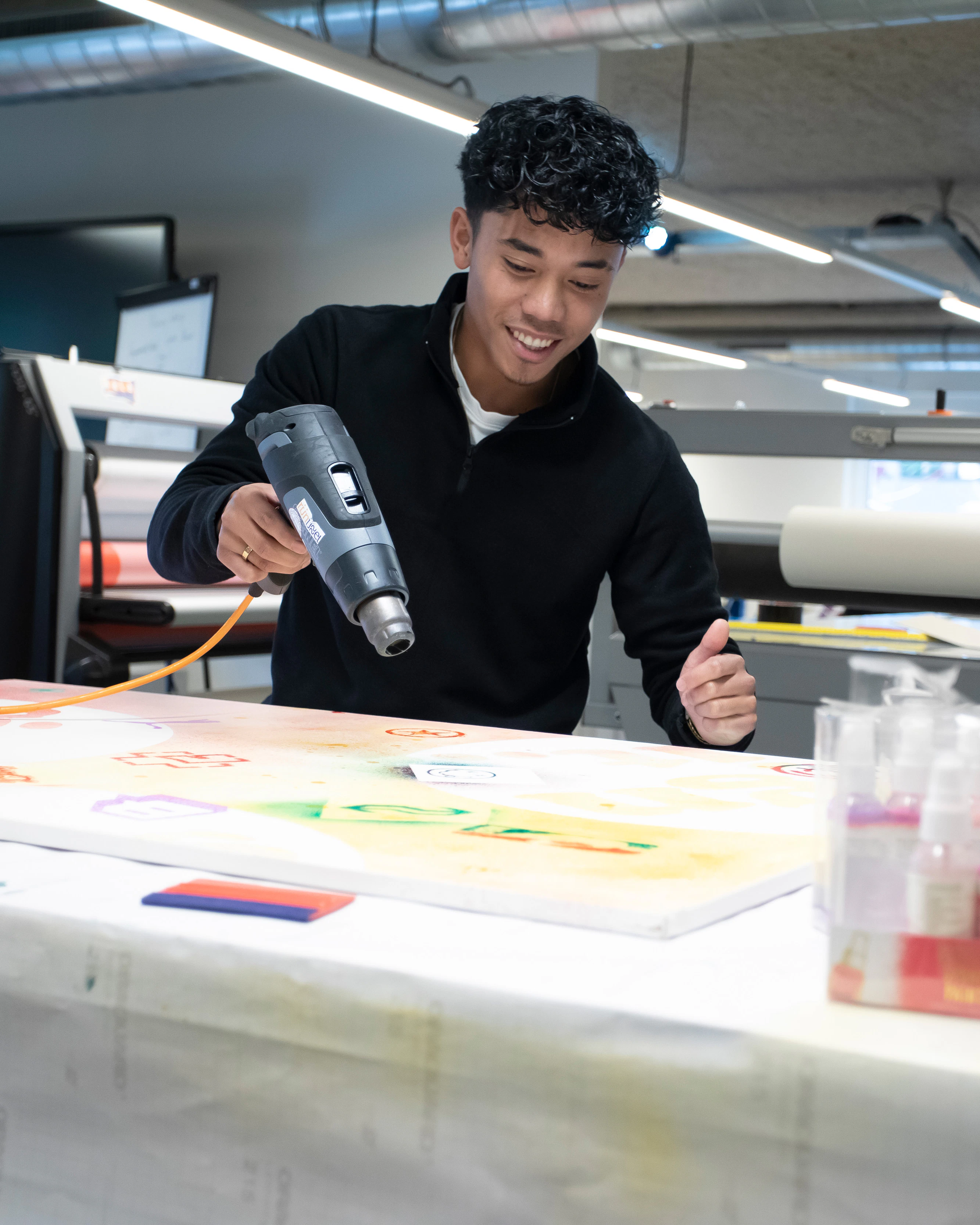 Student maakt een logo