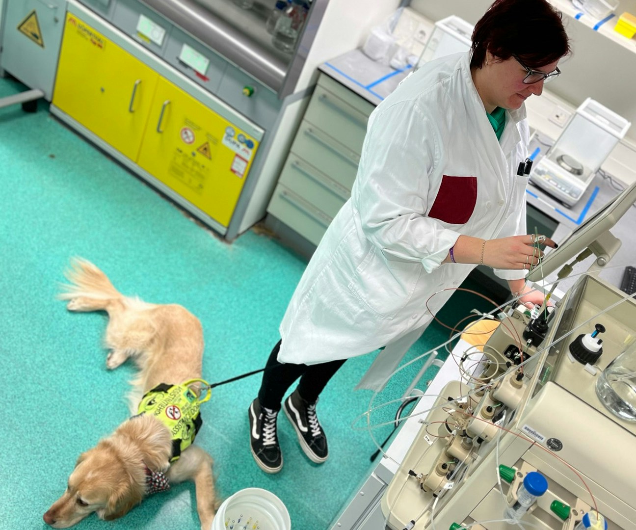 Suzan en haar hulphond Milo