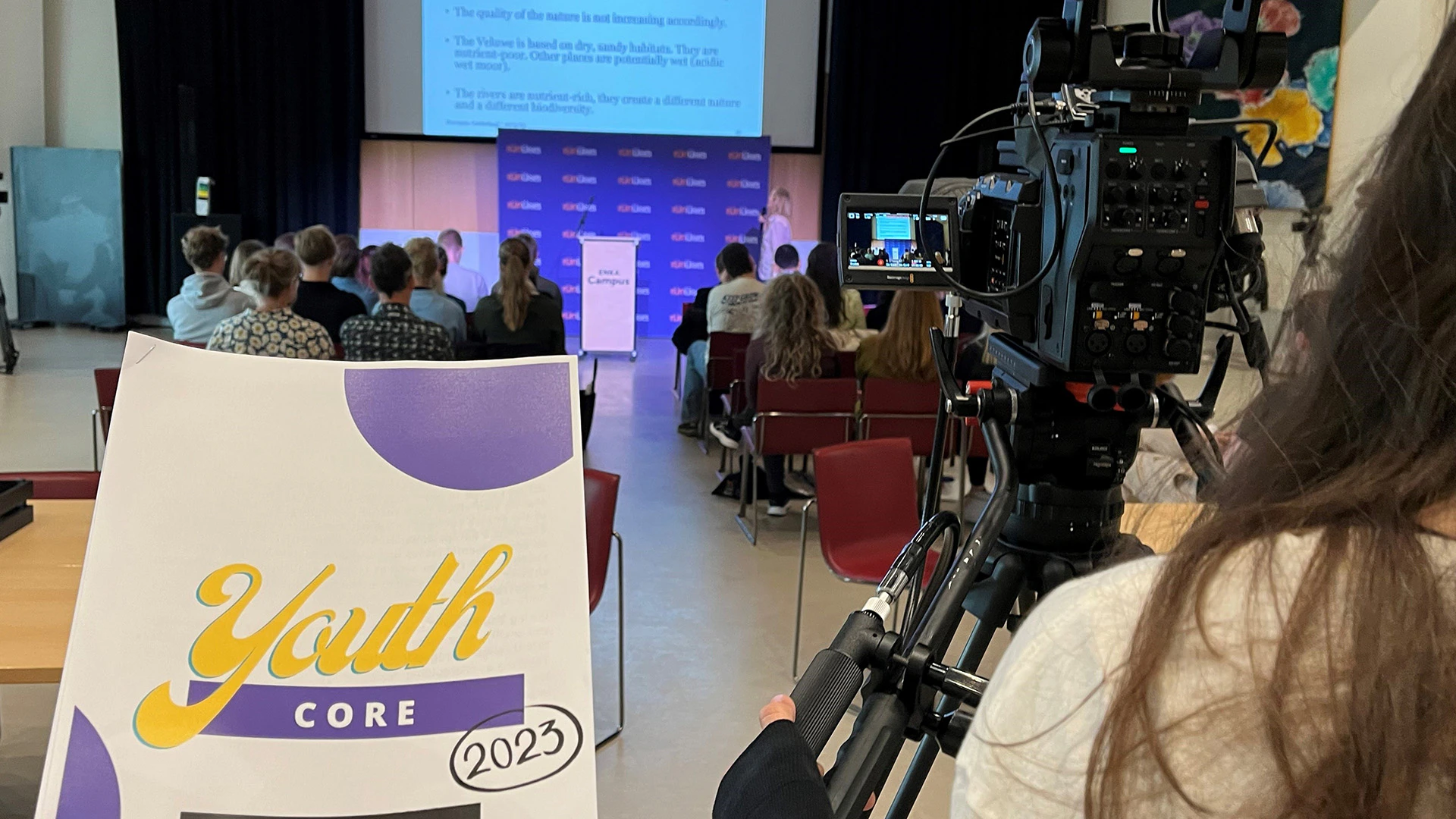 Jongeren kregen tijdens YouthCore onder meer presentaties over duurzaamheid voorgeschoteld.